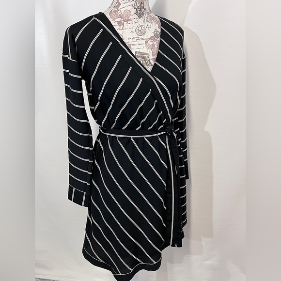 Black and white stripe BAR III wrap dress size XS. - Picture 8 of 14